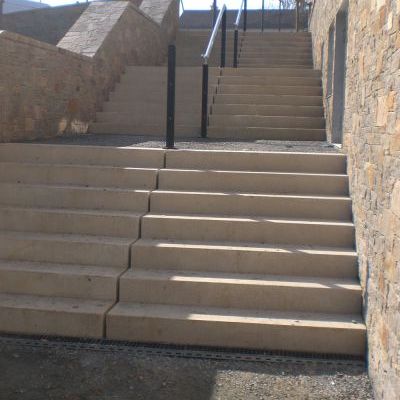 Escalier béton ton pierre sablé
