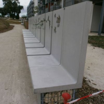 Mur banc à décors traversants