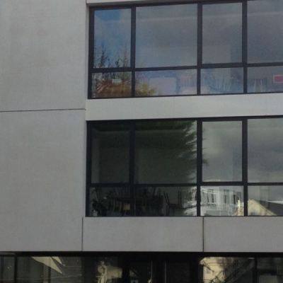 Facade en panneaux béton blanc lisse