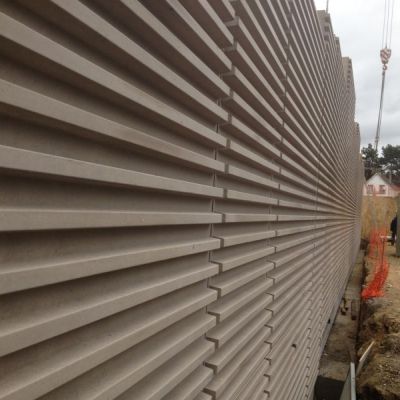 Murs matricé cannelé en béton coloré dans la masse